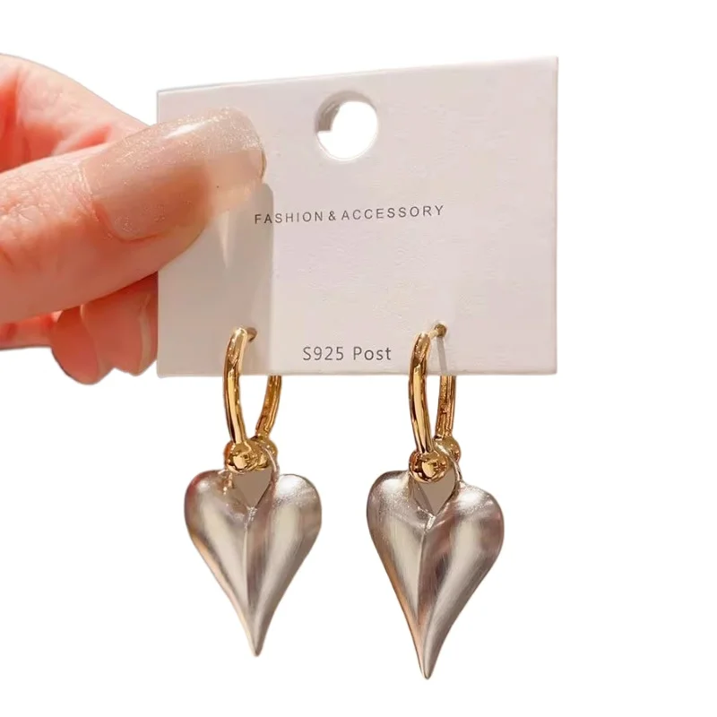 Retro exaggerated brushed metal love ear buckle earrings temperament advanced design earrings
Retro exaggerated brushed metal love ear buckle earrings temperament advanced design earrings