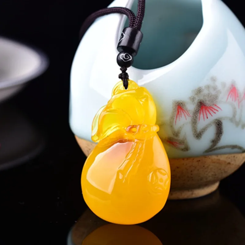 Elegant Beeswax Amber Pendant - Simple Fashion Resin Necklace, Suitable for Men and Women
Elegant Beeswax Amber Pendant - Simple Fashion Resin Necklace, Suitable for Men and Women
