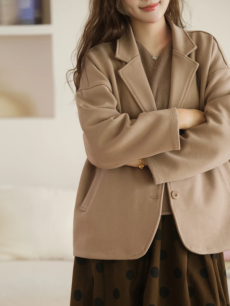 Повседневный свободный пригородный костюм на одной пуговице, женская модная корейская версия, верхняя одежда для отдыха Mayo Scroll
Повседневный свободный пригородный костюм на одной пуговице, женская модная корейская версия, верхняя одежда для отдыха Mayo Scroll