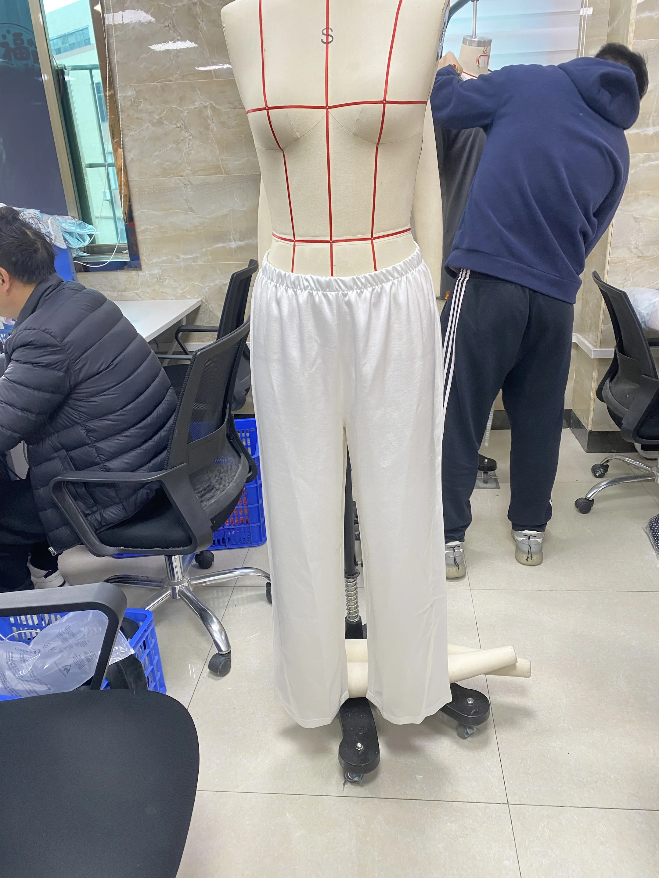 Женские повседневные брюки, однотонные свободные брюки с эластичной резинкой на талии, уличная одежда для дома на каждый день
Женские повседневные брюки, однотонные свободные брюки с эластичной резинкой на талии, уличная одежда для дома на каждый день