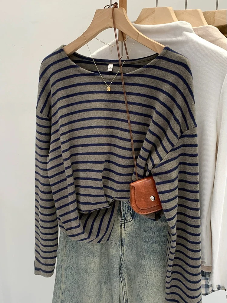 Длинная футболка размера плюс, женская полосатая футболка больших размеров в американском стиле ретро, корейская весенне-осенняя одежда для полных сестер
Длинная футболка размера плюс, женская полосатая футболка больших размеров в американском стиле ретро, корейская весенне-осенняя одежда для полных сестер