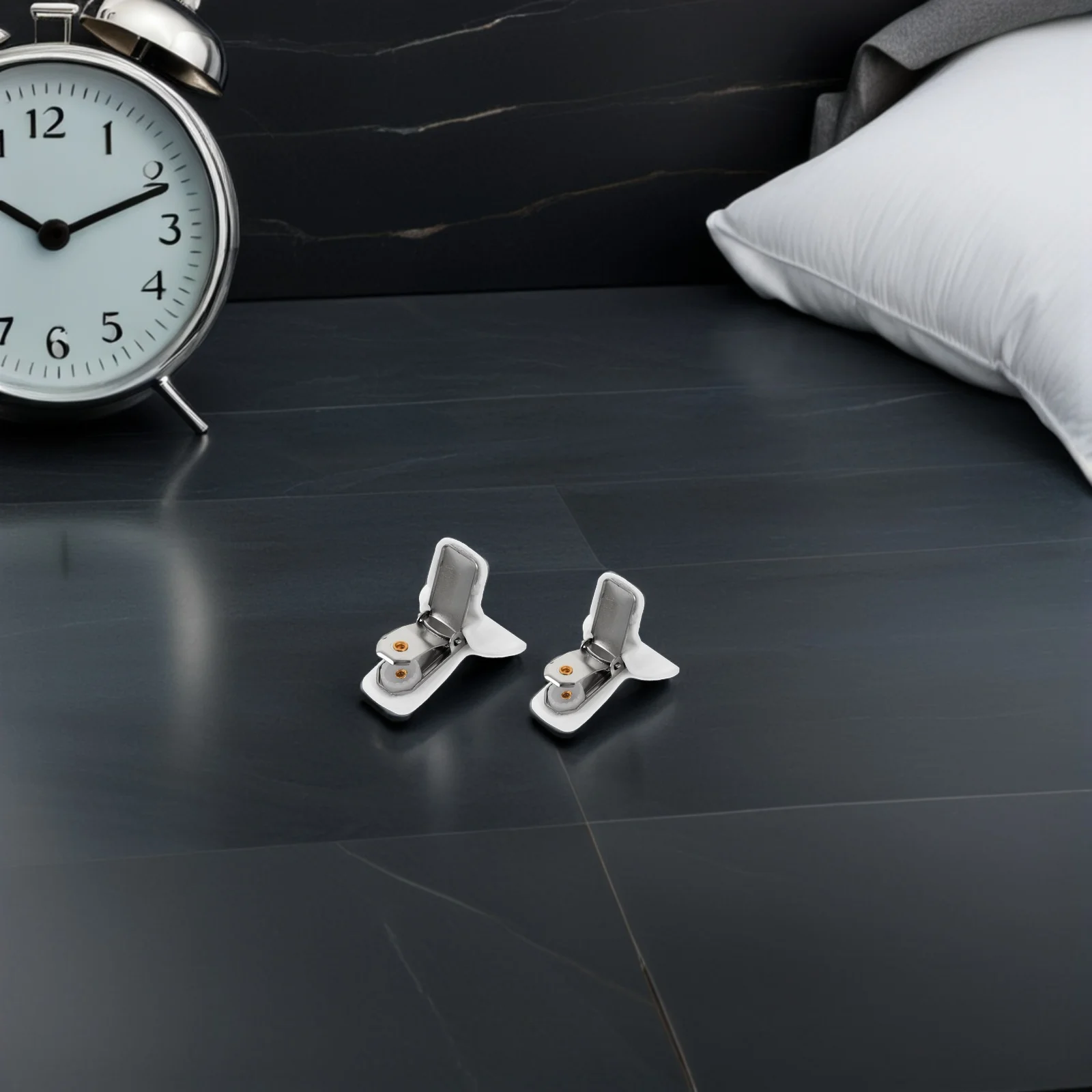 12Pcs Padded Comforter Clips Duvet Clips Quilt Corner Fasteners Secure Bedding Prevent Comforter Shift Inside Cover
12Pcs Padded Comforter Clips Duvet Clips Quilt Corner Fasteners Secure Bedding Prevent Comforter Shift Inside Cover