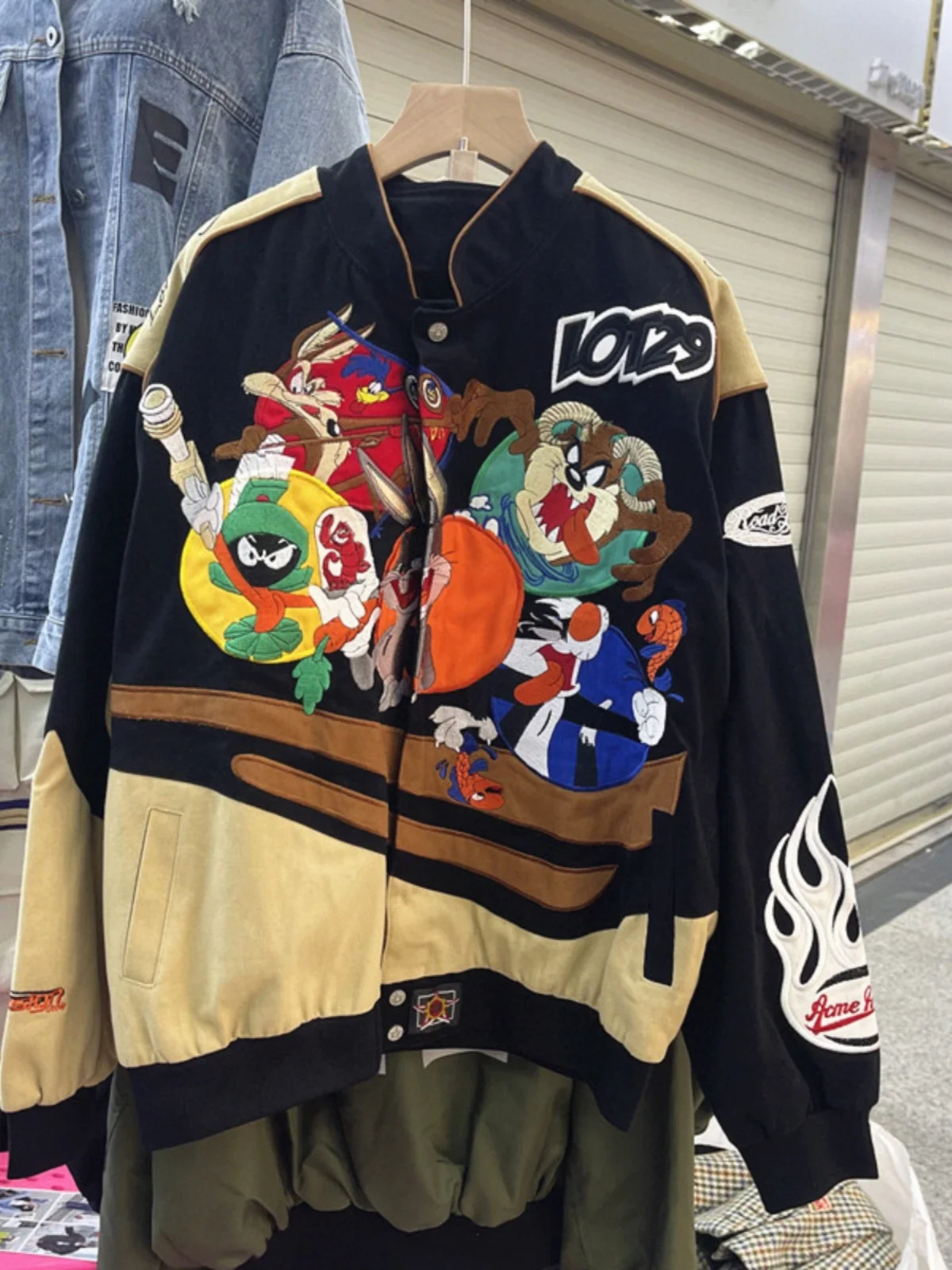 2024 New Women's Baseball Jaet Red Faion Trend Spring Autumn Street Sle Button Closure Long Sve Loose Fit Embroidery
2024 New Women's Baseball Jaet Red Faion Trend Spring Autumn Street Sle Button Closure Long Sve Loose Fit Embroidery