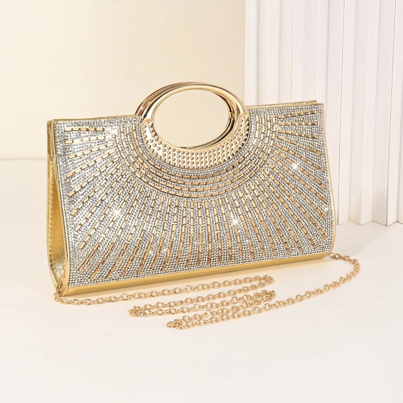 Сумочка в стиле ретро с кольцом и водным бриллиантом для вечеринок и вечеров, женская сумка с высококачественной текстурой и жесткой магнитной застежкой
Сумочка в стиле ретро с кольцом и водным бриллиантом для вечеринок и вечеров, женская сумка с высококачественной текстурой и жесткой магнитной застежкой