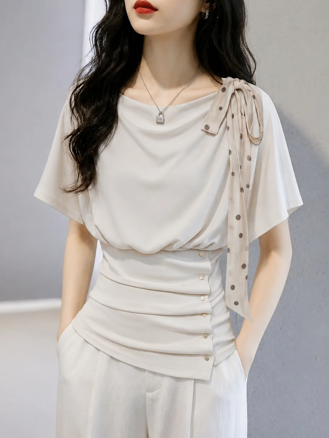 Commute Style Fashion Design Knot Short Sleeve T-Shirt Women's Waist Cinching Slimming Top Korean Version Straight Cut
Commute Style Fashion Design Knot Short Sleeve T-Shirt Women's Waist Cinching Slimming Top Korean Version Straight Cut