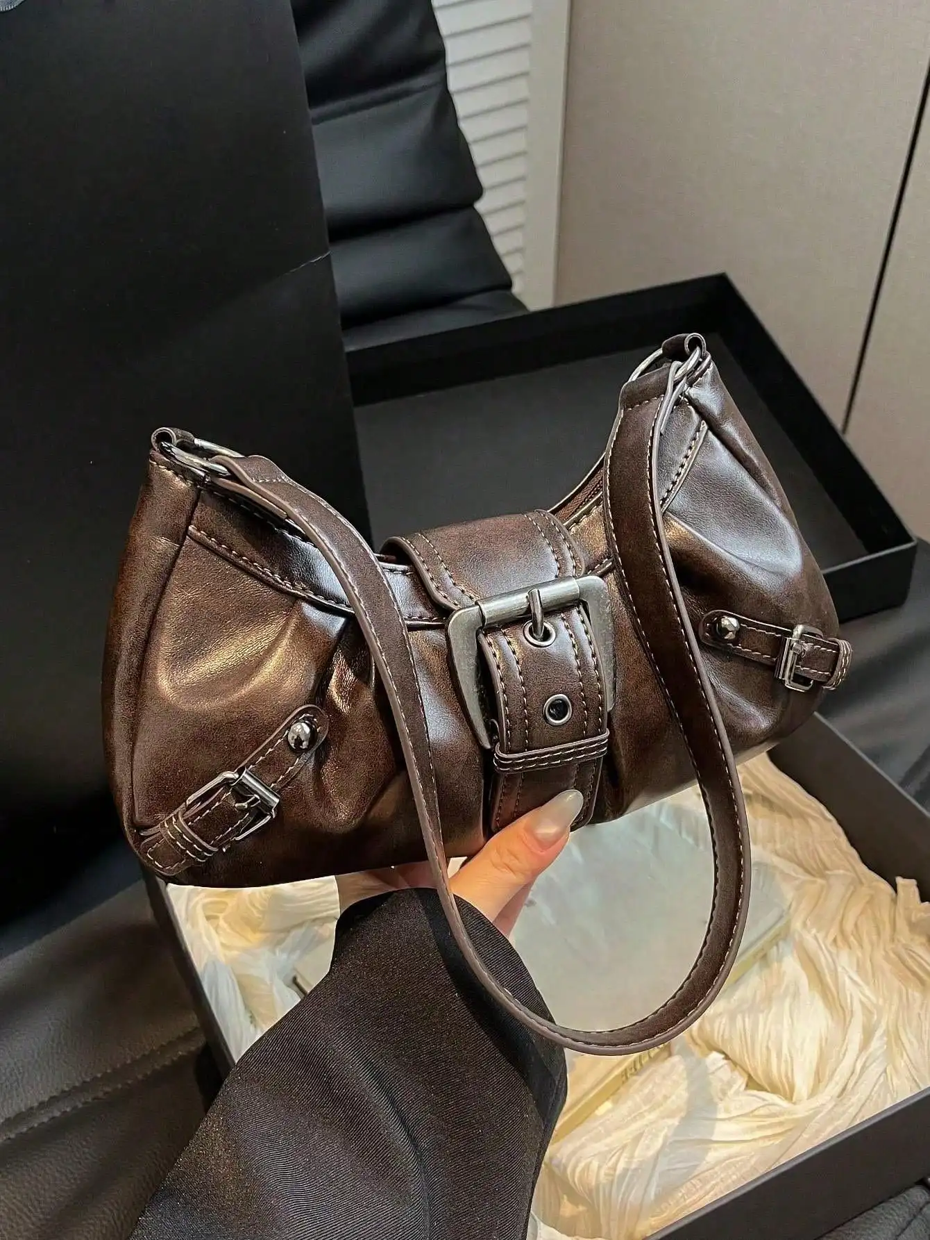 1pc Women's Vintage Vibe Multifunction Stud-Decor Adjustable Strap Large Capacity Soft Faux Leather Gradient Underarm Bag, Suitable For
1pc Women's Vintage Vibe Multifunction Stud-Decor Adjustable Strap Large Capacity Soft Faux Leather Gradient Underarm Bag, Suitable For