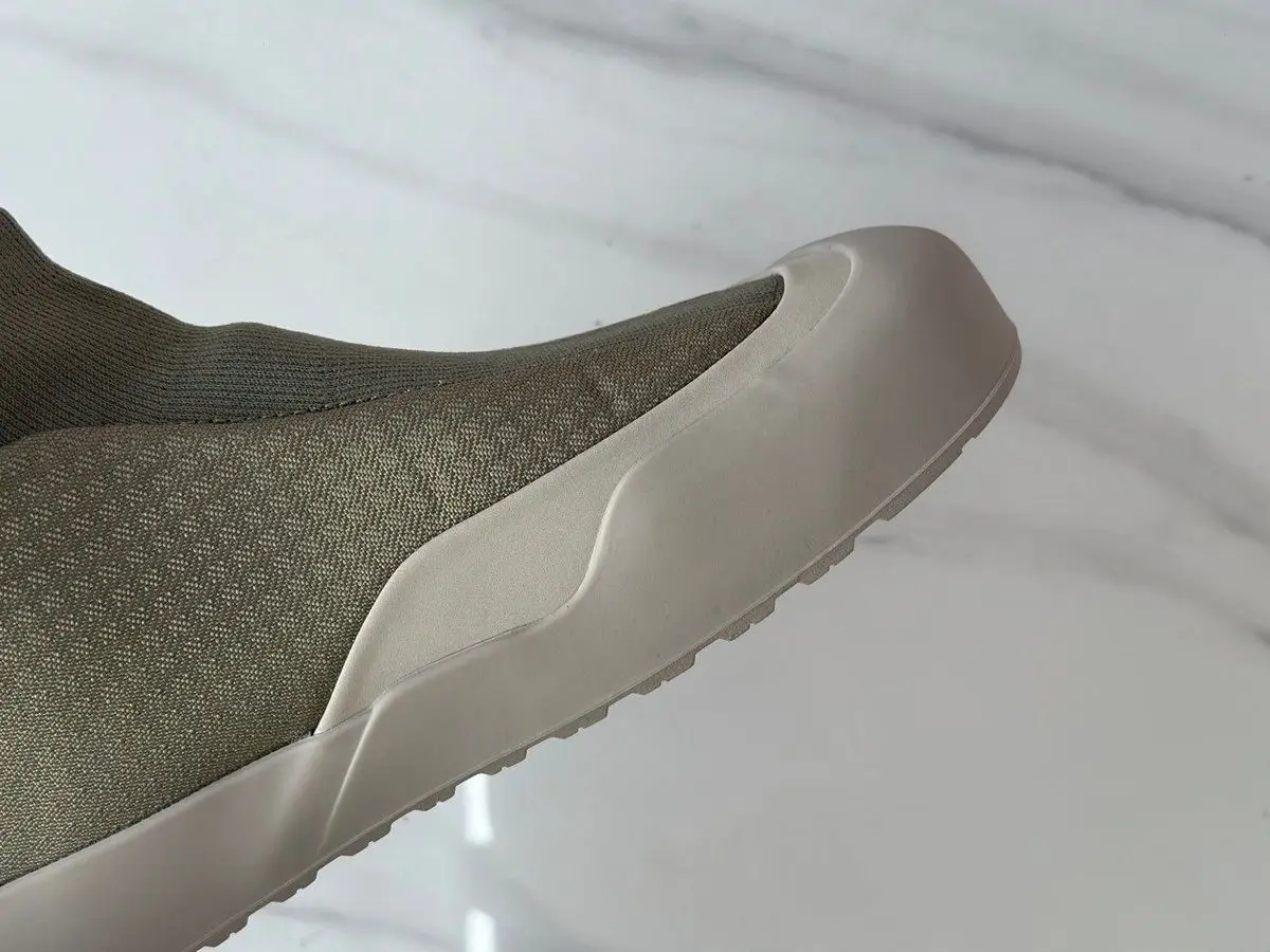 Men's Spring Fashion Outdoor Walking Shoes: Casual Canvas Shoes, Breathable and Comfortable, Round-Toe Solid-Color Slip-On Style
Men's Spring Fashion Outdoor Walking Shoes: Casual Canvas Shoes, Breathable and Comfortable, Round-Toe Solid-Color Slip-On Style