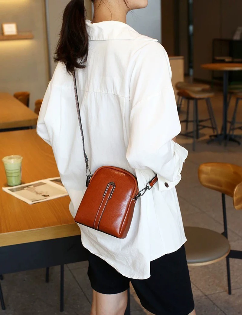 2026 New Style Crossbody Phone Bag, Stylish and Versatile, Large Capacity, Top Layer Cowhide Leather Women's Shoulder Bag
2026 New Style Crossbody Phone Bag, Stylish and Versatile, Large Capacity, Top Layer Cowhide Leather Women's Shoulder Bag