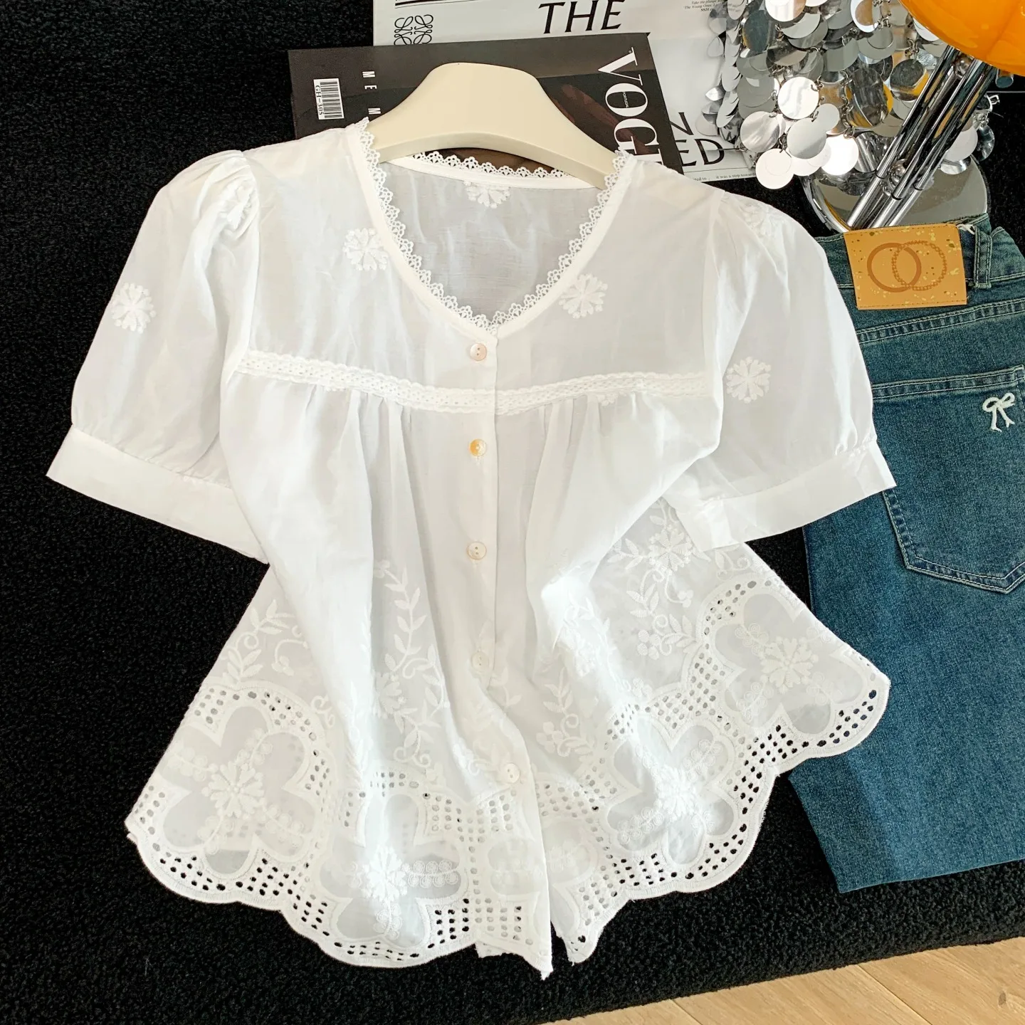 Fashionable Casual Short Sleeve Embroidered Shirt Women's Small Design Sense Summer New Style Korean Style Pure Cotton V-neck
Fashionable Casual Short Sleeve Embroidered Shirt Women's Small Design Sense Summer New Style Korean Style Pure Cotton V-neck