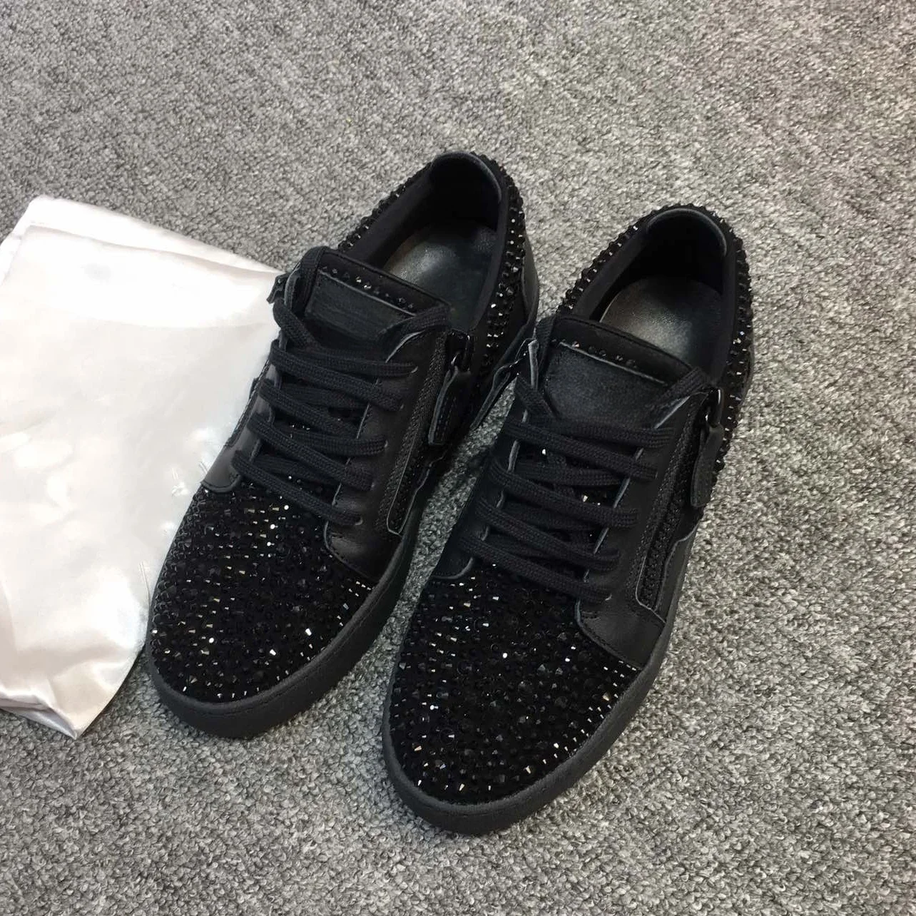 Top Hight Quality Casual Sneakers For Men and Women Real Leather Brand Designer Unisex Tennis Shoes GZ Zipper Loafer Shoes G0005
Top Hight Quality Casual Sneakers For Men and Women Real Leather Brand Designer Unisex Tennis Shoes GZ Zipper Loafer Shoes G0005