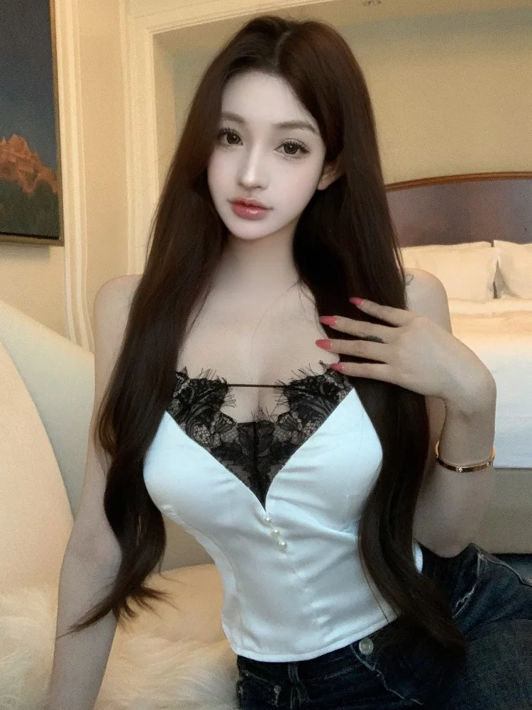 Pure Desire Sexy V-Neck Lace Splice Design Strap Vest Women Short Fit Satin Sleeveless Top Korean Style Citywalk Breathable
Pure Desire Sexy V-Neck Lace Splice Design Strap Vest Women Short Fit Satin Sleeveless Top Korean Style Citywalk Breathable