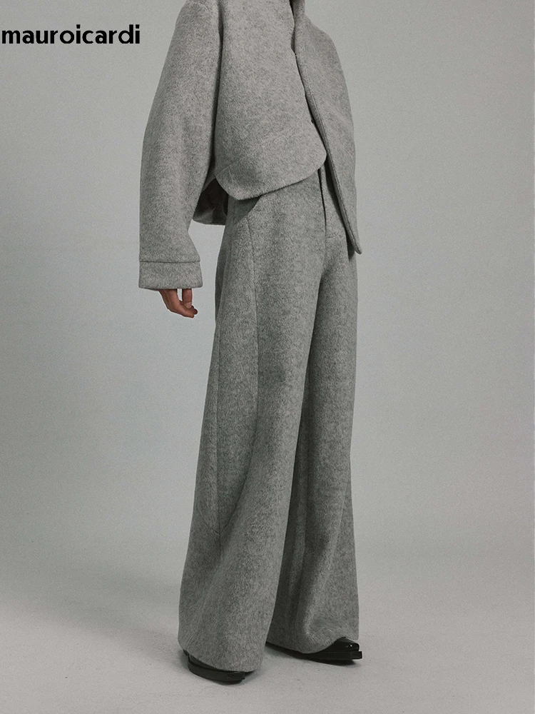 Mauroicardi Spring Autumn Oversized Long Grey Flowy Baggy Wide Leg Pants Man Luxury Chic Streetwear Loose Soft Trousers 2026
Mauroicardi Spring Autumn Oversized Long Grey Flowy Baggy Wide Leg Pants Man Luxury Chic Streetwear Loose Soft Trousers 2026