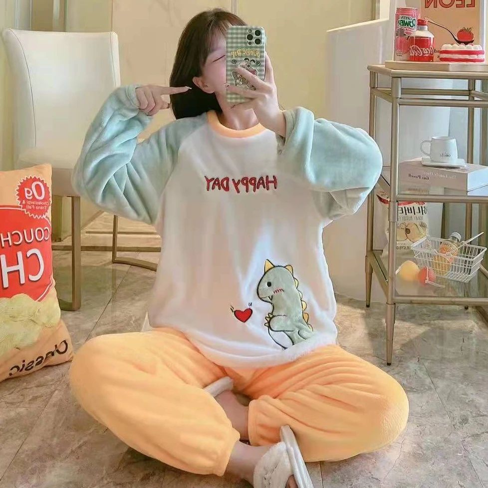 Winter flannel long-sleeved suit pajamas women thickened coral velvet cartoon cute round neck set head girls home home clothing
Winter flannel long-sleeved suit pajamas women thickened coral velvet cartoon cute round neck set head girls home home clothing