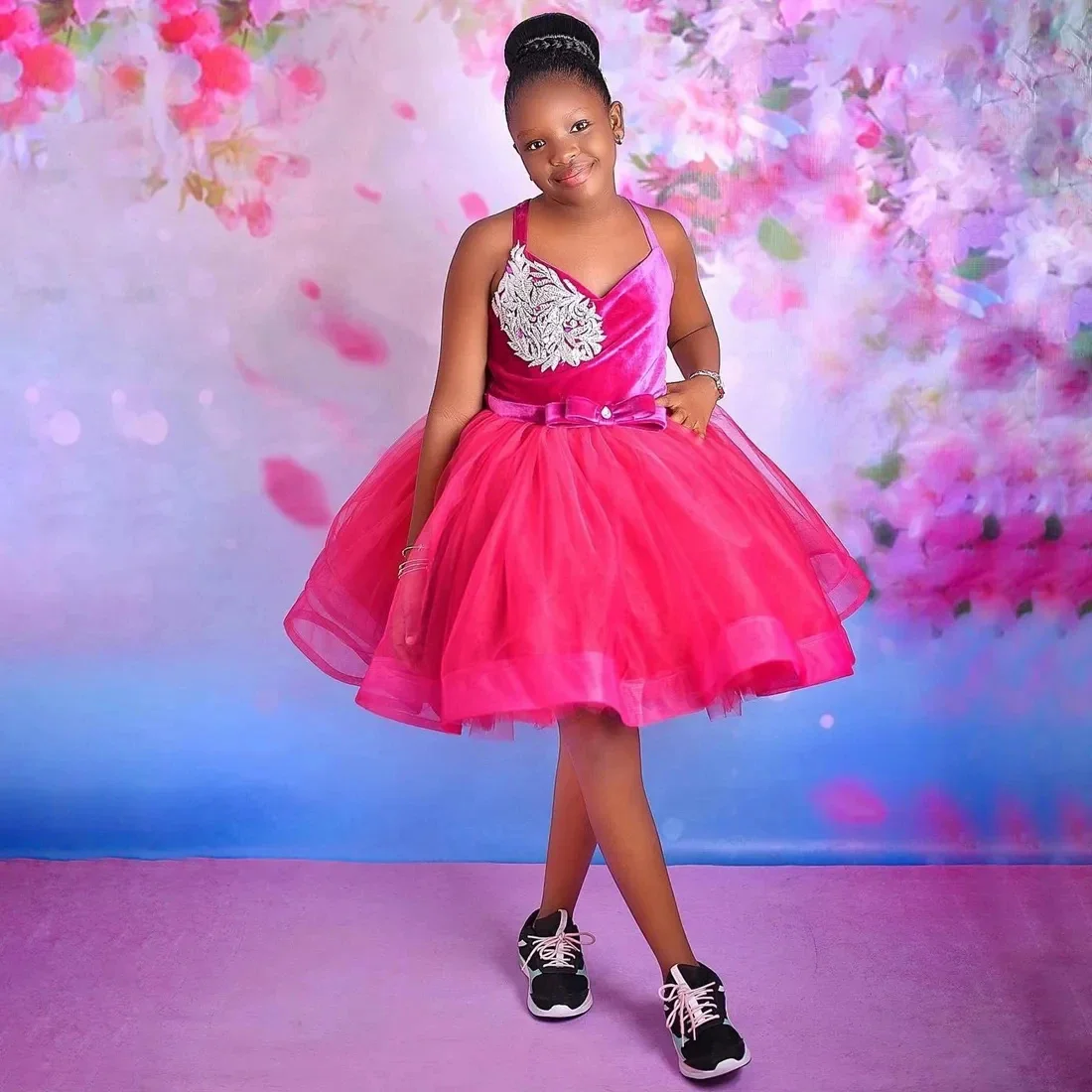 Customized Hot Pink Flower Girl Dresses For Wedding Appliques Knee Length With Bow Child Birthday Party First Communion Gown
Customized Hot Pink Flower Girl Dresses For Wedding Appliques Knee Length With Bow Child Birthday Party First Communion Gown