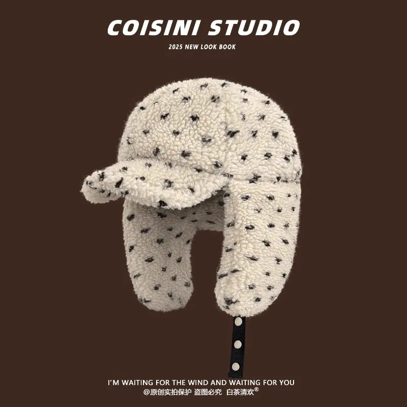 Корейские модные плюшевые шапки-пилоты с принтом в горошек, женские зимние теплые шапки-бомберы для отдыха и защиты ушей, универсальные шапки-бомберы для мужчин
Корейские модные плюшевые шапки-пилоты с принтом в горошек, женские зимние теплые шапки-бомберы для отдыха и защиты ушей, универсальные шапки-бомберы для мужчин