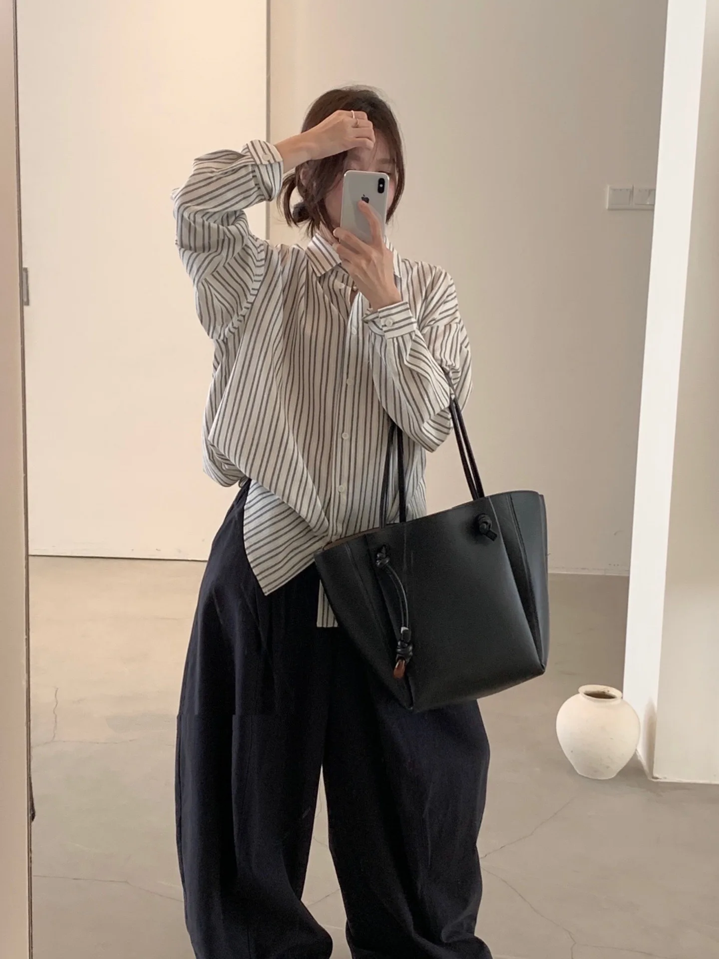 Faionable Striped irt Women's Autumn 2025 Single Button Turn-down Collar Ele Top Korean Sle Cotton Long Sve
Faionable Striped irt Women's Autumn 2025 Single Button Turn-down Collar Ele Top Korean Sle Cotton Long Sve