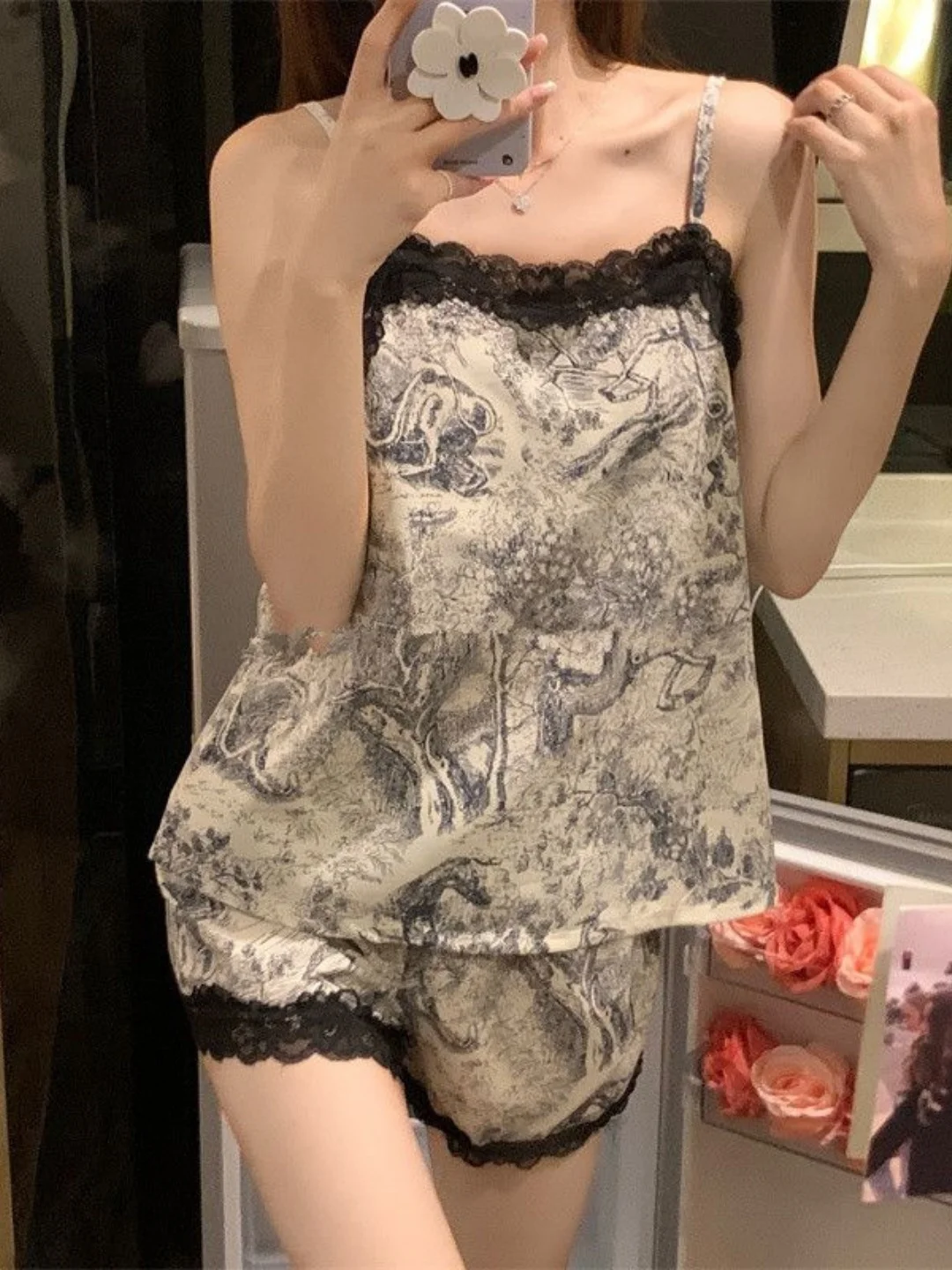 Elegant Lace Trim Patchwork Strap Ice Silk Thin Short Home Clothes Set Large Size Sleepwear Casual Loose Fit Summer Home Comf...
Elegant Lace Trim Patchwork Strap Ice Silk Thin Short Home Clothes Set Large Size Sleepwear Casual Loose Fit Summer Home Comf...