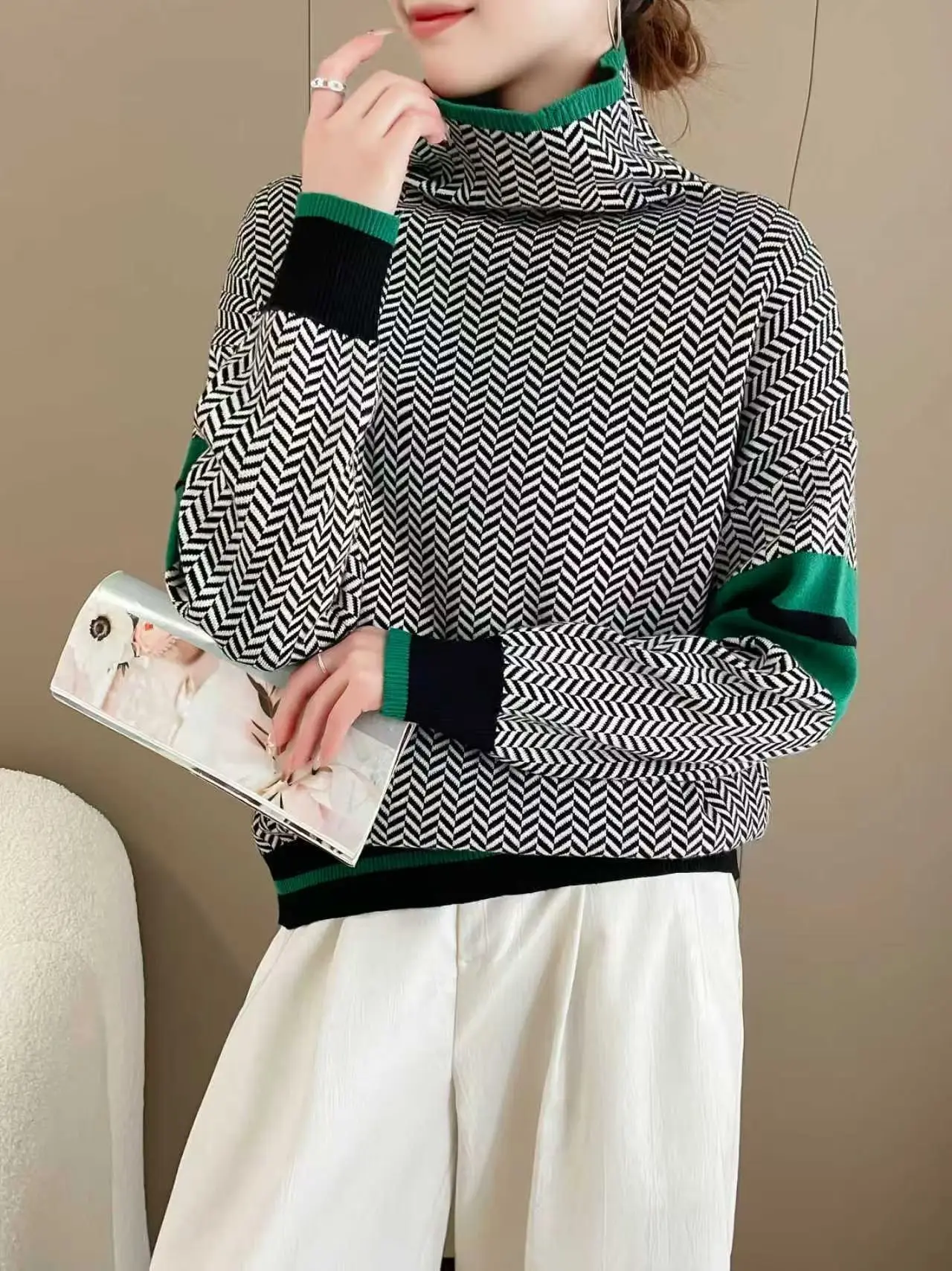 Женский свитер с высоким воротом, свободный вязаный топ контрастного цвета, осенне-зимняя одежда
Женский свитер с высоким воротом, свободный вязаный топ контрастного цвета, осенне-зимняя одежда