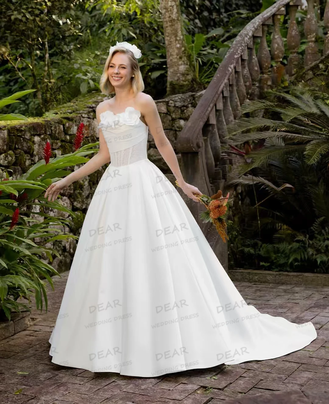 Elegant Flowers Wedding Dresses Strapless Sexy Appliques Lace Sleeveless A Line Women's Bride Gowns Vestidos De Novia Customized
Elegant Flowers Wedding Dresses Strapless Sexy Appliques Lace Sleeveless A Line Women's Bride Gowns Vestidos De Novia Customized