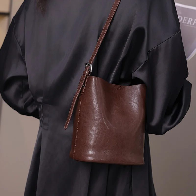 Large Women's Underarm Bag Bucket Commuter Shoulder Bag Luxury Designer Genuine Leather Handbags Japanese Popular Tote Bag Purse
Large Women's Underarm Bag Bucket Commuter Shoulder Bag Luxury Designer Genuine Leather Handbags Japanese Popular Tote Bag Purse