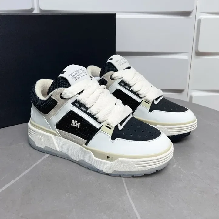 Дизайнеры MA1 Модные повседневные кожаные кроссовки MA2 Мужчины Женщины Туфли на платформе с низким верхом и шнуровкой Черно-белые зеленые кроссовки Powder
Дизайнеры MA1 Модные повседневные кожаные кроссовки MA2 Мужчины Женщины Туфли на платформе с низким верхом и шнуровкой Черно-белые зеленые кроссовки Powder