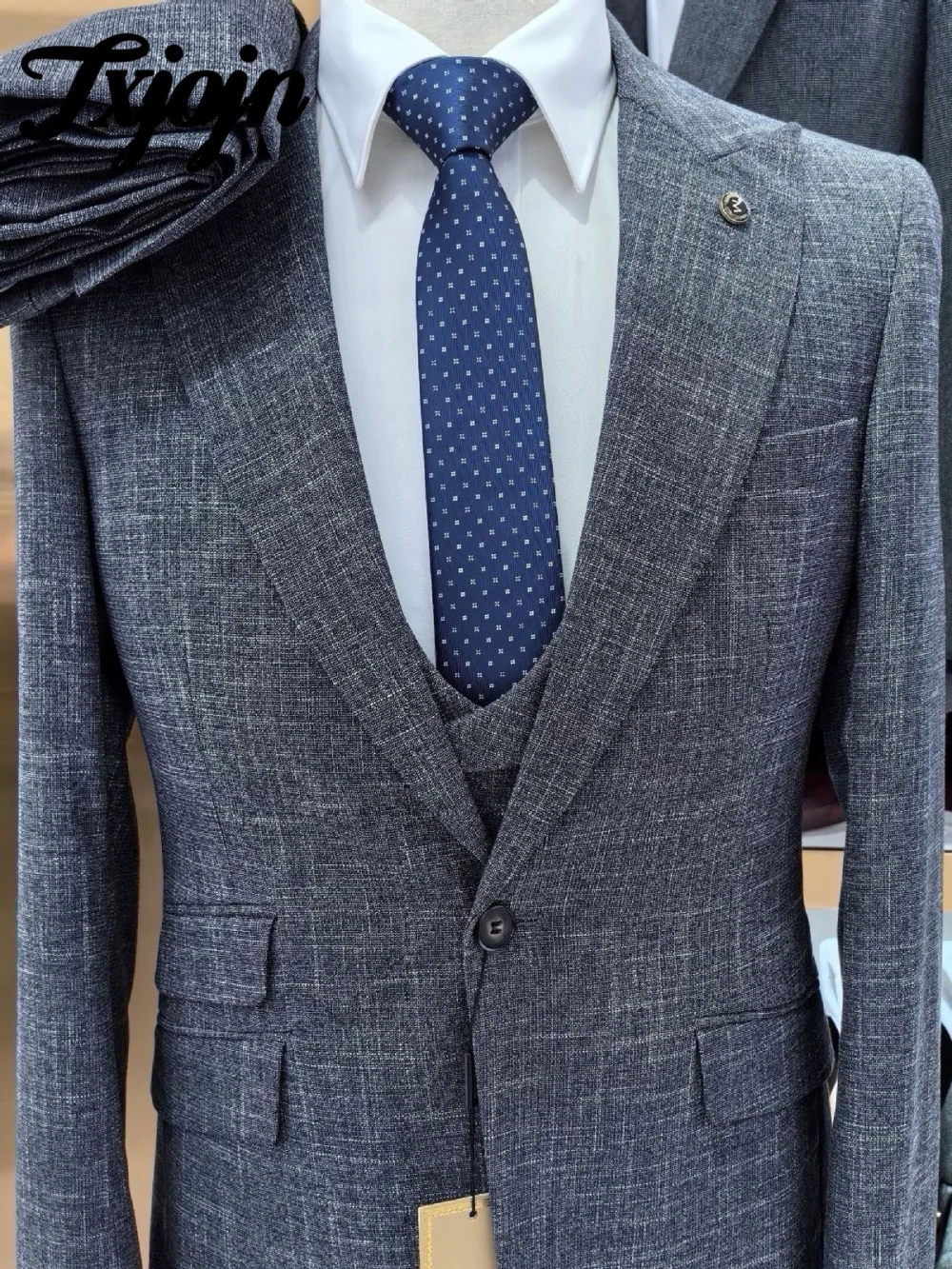 Classic Light Gray Men Suit Set 3PCS Fashionable Single Breasted Men Office Suit Temperamental For Business Wedding Suit Customi
Classic Light Gray Men Suit Set 3PCS Fashionable Single Breasted Men Office Suit Temperamental For Business Wedding Suit Customi