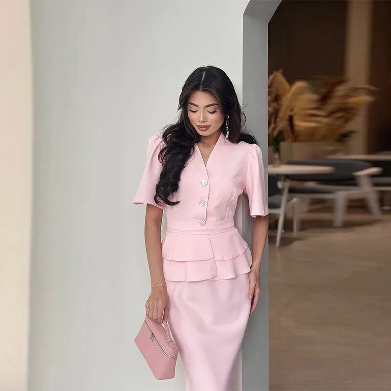 2026 New Pink Peplum Two Piece Maxi Dress Stand Collar Flutter Sleeve Mermaid Skirt Elegant Wedding Evening Party Fashion Skirt
2026 New Pink Peplum Two Piece Maxi Dress Stand Collar Flutter Sleeve Mermaid Skirt Elegant Wedding Evening Party Fashion Skirt