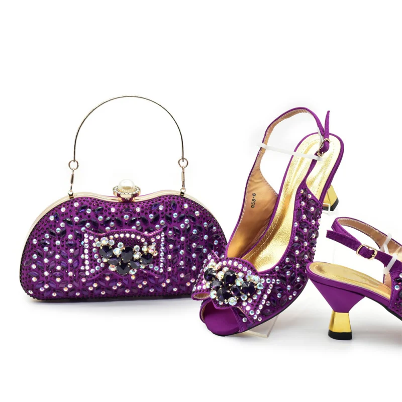 Italian design evening wear paired with high-heeled rhinestone round-toe peep-toe sandals and a rhinestone bow handbag
Italian design evening wear paired with high-heeled rhinestone round-toe peep-toe sandals and a rhinestone bow handbag