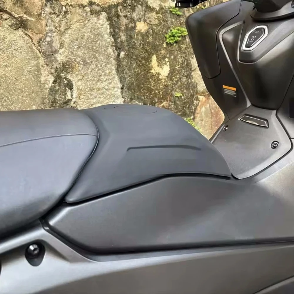 Rubber Fuel Tank Pad & Anti-Scratch Cover, Decorative Oil Cap Protector for Yamaha TMAX 560 T-MAX560 2022-2025
Rubber Fuel Tank Pad & Anti-Scratch Cover, Decorative Oil Cap Protector for Yamaha TMAX 560 T-MAX560 2022-2025