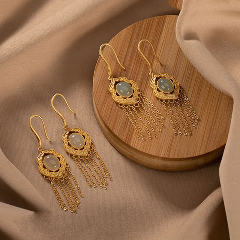 Chinese Court Style Long Tassel Inlay and Tian Qingyu Elegant Temperament Women's Earrings Retro Accessories
Chinese Court Style Long Tassel Inlay and Tian Qingyu Elegant Temperament Women's Earrings Retro Accessories