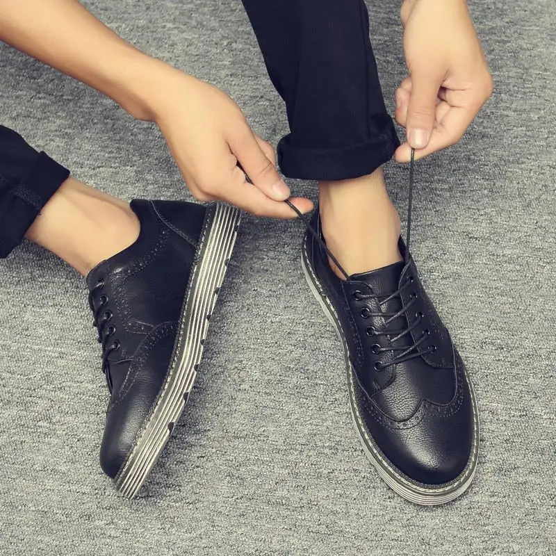 Мужские повседневные кроссовки Leather oes с резной резьбой в стиле ретро, резиновая подошва на плоском каблуке с круглым носком, износостойкая повседневная одежда, весна-осень
Мужские повседневные кроссовки Leather oes с резной резьбой в стиле ретро, резиновая подошва на плоском каблуке с круглым носком, износостойкая повседневная одежда, весна-осень