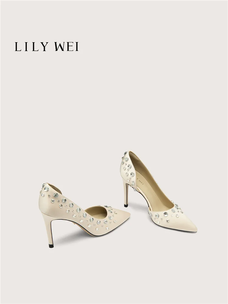 Stiletto heels spring and summer new pointed toe side hollow silk crystal wedding shoes banquet large size small size women shoe
Stiletto heels spring and summer new pointed toe side hollow silk crystal wedding shoes banquet large size small size women shoe