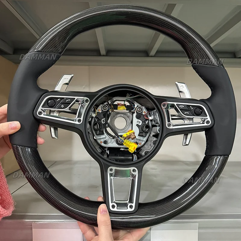 Рулевое колесо из углеродного волокна подходит для Porsche 911 718 Macan Cayenne Panamera 911.2 Taycan 996 997 987 918 997 991, гладкая кожа
Рулевое колесо из углеродного волокна подходит для Porsche 911 718 Macan Cayenne Panamera 911.2 Taycan 996 997 987 918 997 991, гладкая кожа
