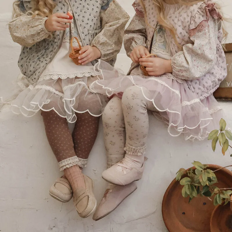 2025 Autumn New Korean Children and Girls Lace Sweet Floral Slim Elastic Leggings Casual Sweet Baby Clothes
2025 Autumn New Korean Children and Girls Lace Sweet Floral Slim Elastic Leggings Casual Sweet Baby Clothes