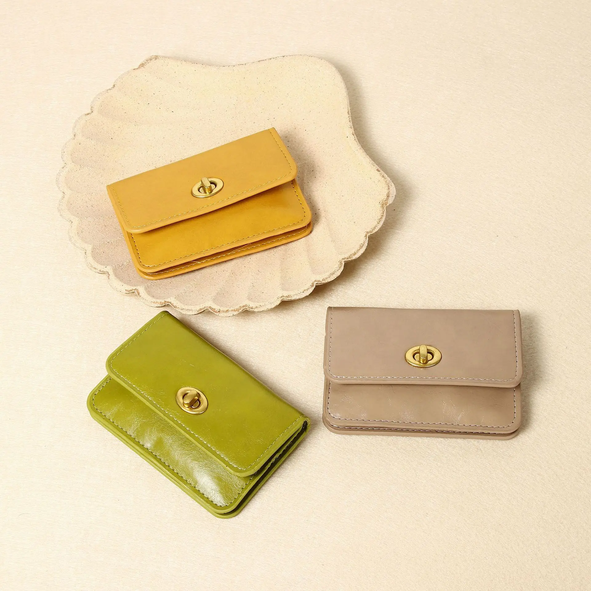 Women's Retro Lock Card Holder - Multi-Layer Solid Color Money Organizer, Simple Premium Purse Insert (Stylish & Practical)
Women's Retro Lock Card Holder - Multi-Layer Solid Color Money Organizer, Simple Premium Purse Insert (Stylish & Practical)