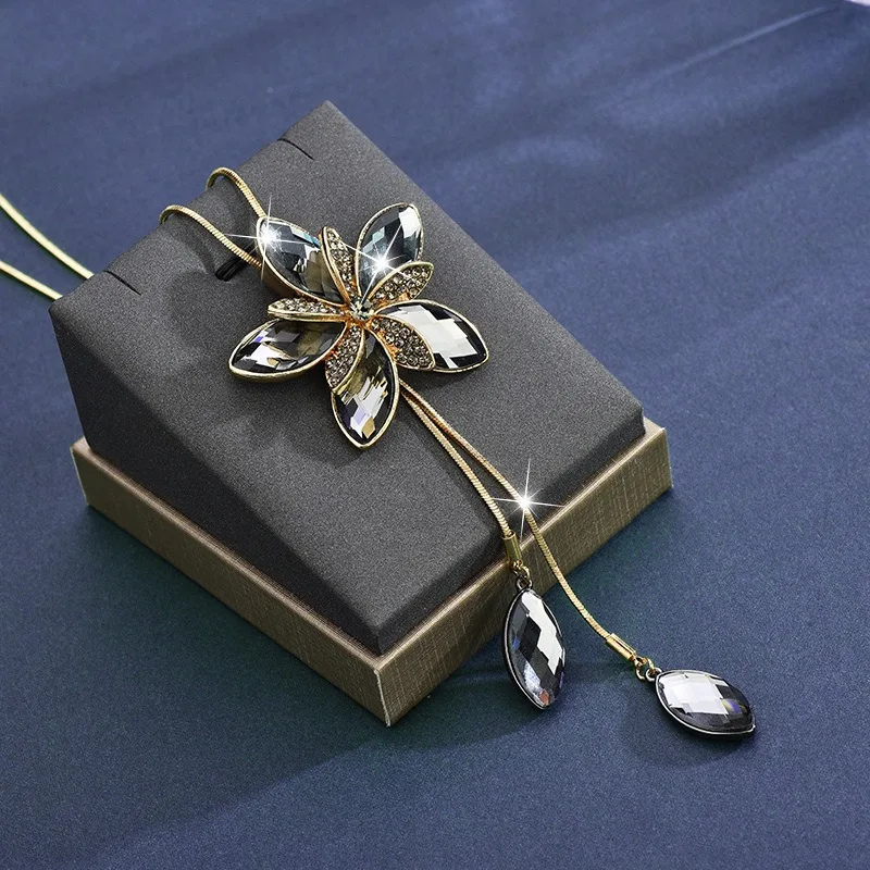 Long necklace, women's horse eyes, fashionable and elegant necklace, crystal-inlaid sweater chain
Long necklace, women's horse eyes, fashionable and elegant necklace, crystal-inlaid sweater chain