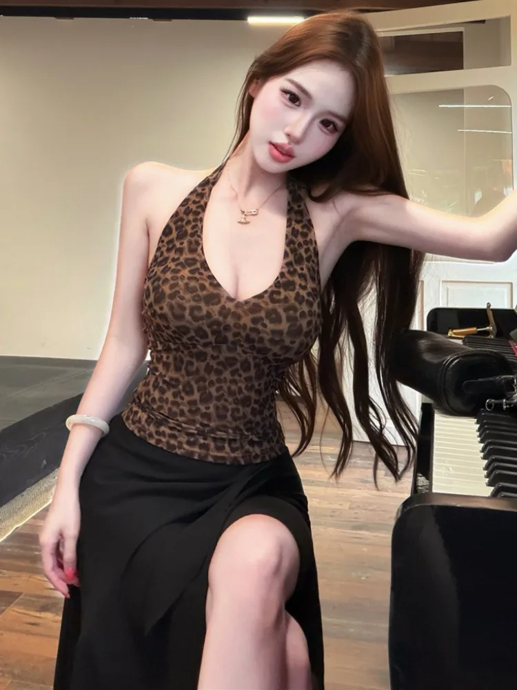 American Hot Girl Leopard Print Halter Neck Backless Tank Top And Asymmetrical Skirt Two Piece Set for Women Summer Black
American Hot Girl Leopard Print Halter Neck Backless Tank Top And Asymmetrical Skirt Two Piece Set for Women Summer Black