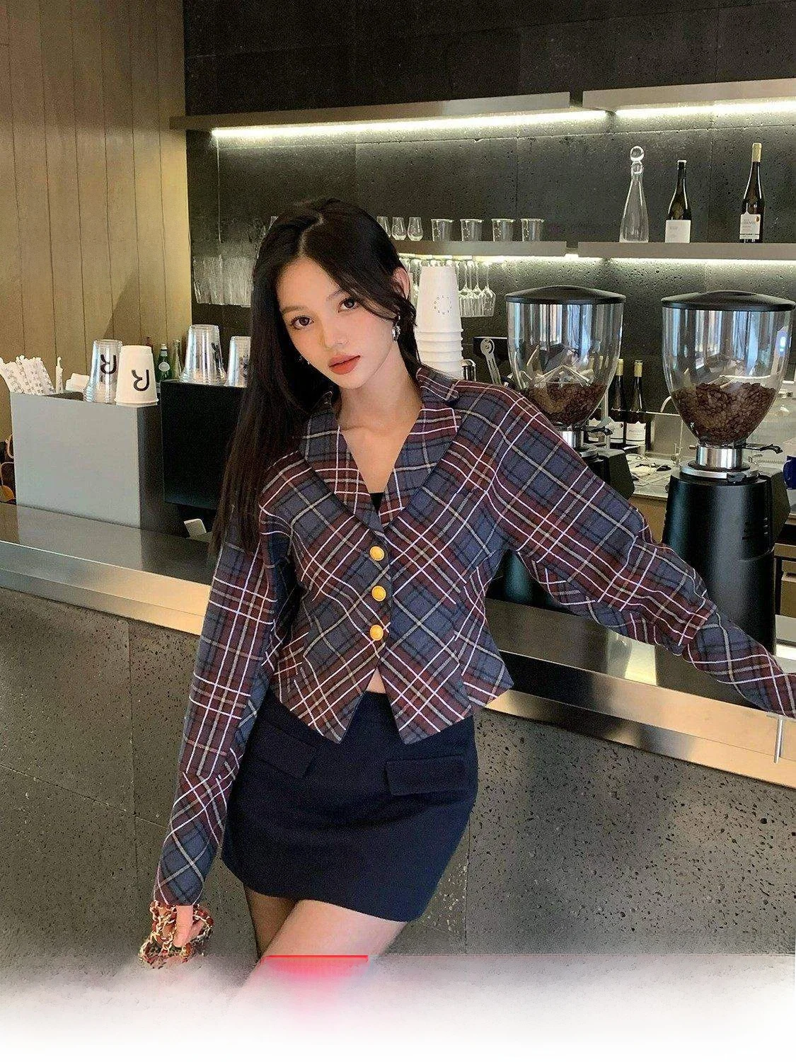 Low Waist Plaid Suit Jacket with Batwing Sleeves Waist Cinching Skirt Set Fashionable Workwear for Women in Their 30s
Low Waist Plaid Suit Jacket with Batwing Sleeves Waist Cinching Skirt Set Fashionable Workwear for Women in Their 30s