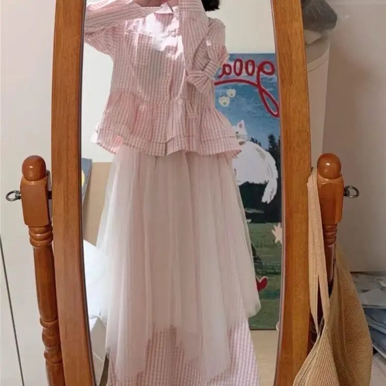 Onalippa розовая клетчатая рубашка с расклешенным воротником и украшением бантом, женская осень 2025, новый дизайн, модный повседневный свободный топ для девочек
Onalippa розовая клетчатая рубашка с расклешенным воротником и украшением бантом, женская осень 2025, новый дизайн, модный повседневный свободный топ для девочек