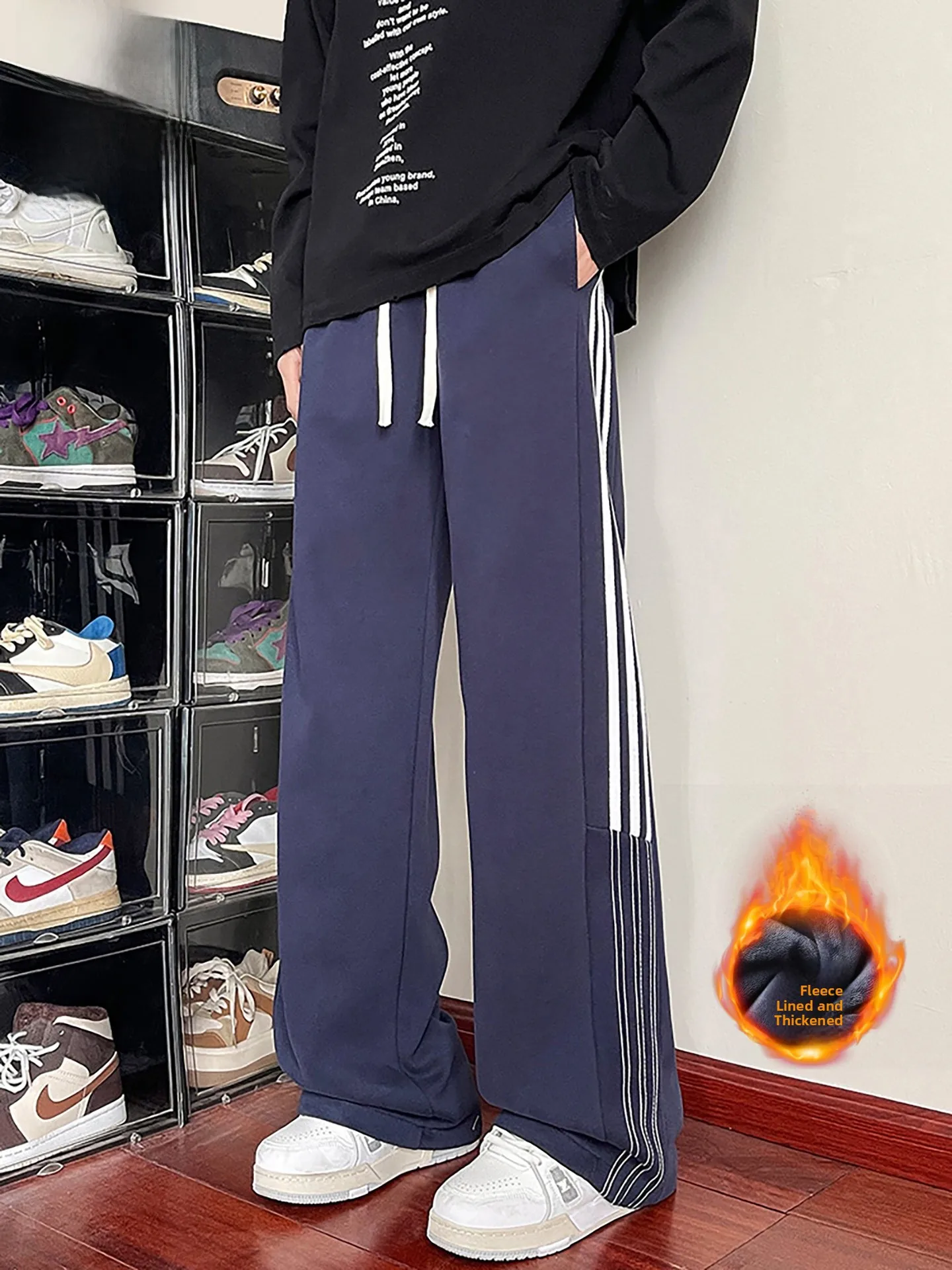 Мужские широкие брюки на флисовой подкладке, свободные прямые повседневные брюки, зимние теплые спортивные длинные брюки в полоску, модные, в стиле кэжуал
Мужские широкие брюки на флисовой подкладке, свободные прямые повседневные брюки, зимние теплые спортивные длинные брюки в полоску, модные, в стиле кэжуал