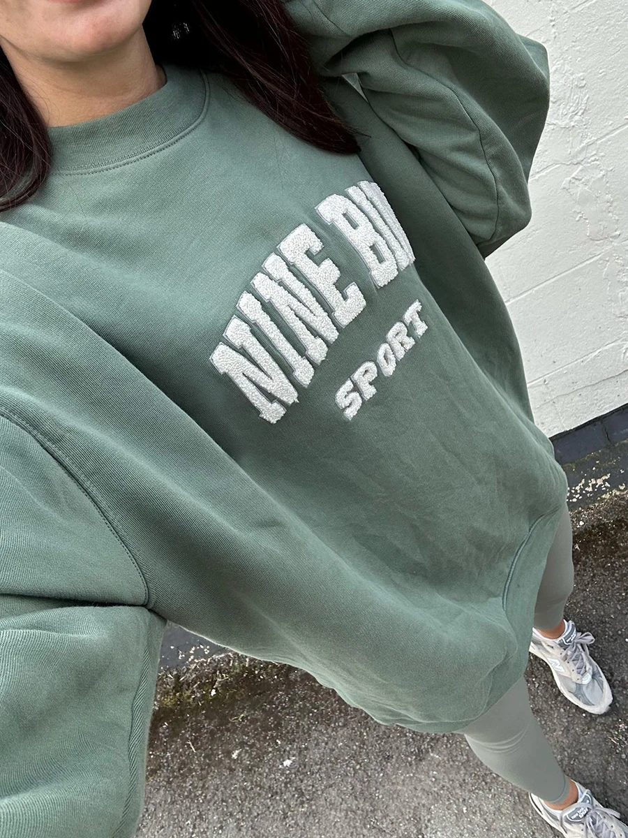 New Letter Embroidered Sweatshirt Women O-neck Loose Classic Long Sleeve Sweatshirts 2023 Autumn Streetwear Fashion Pullover Top
New Letter Embroidered Sweatshirt Women O-neck Loose Classic Long Sleeve Sweatshirts 2023 Autumn Streetwear Fashion Pullover Top