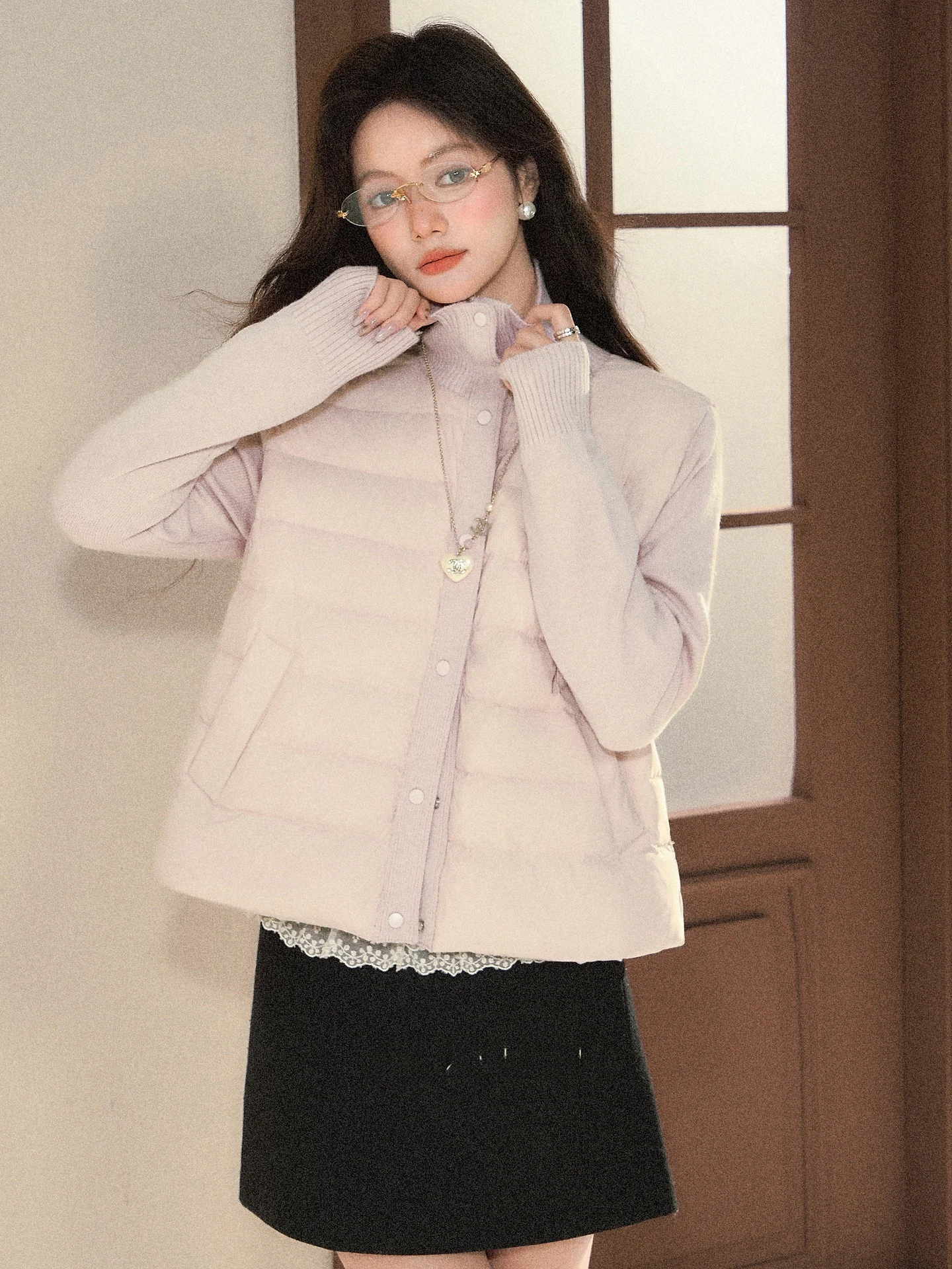 Женская теплая розовая зимняя куртка South Deer с воротником-стойкой, вязаными вставками и наполнителем из 90% пуха
Женская теплая розовая зимняя куртка South Deer с воротником-стойкой, вязаными вставками и наполнителем из 90% пуха