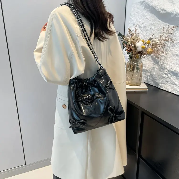 Универсальная женская сумка через плечо 2026: Новая высококачественная нишевая винтажная сумка-багет класса люкс
Универсальная женская сумка через плечо 2026: Новая высококачественная нишевая винтажная сумка-багет класса люкс