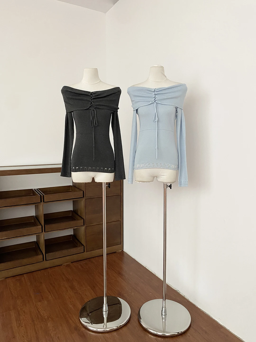 Spring 2026 Korean Style Sweet Pure Desire One Shoulder Banded Knitwear Slim Fit Women's Fashion Commute Style Long Sleeve
Spring 2026 Korean Style Sweet Pure Desire One Shoulder Banded Knitwear Slim Fit Women's Fashion Commute Style Long Sleeve