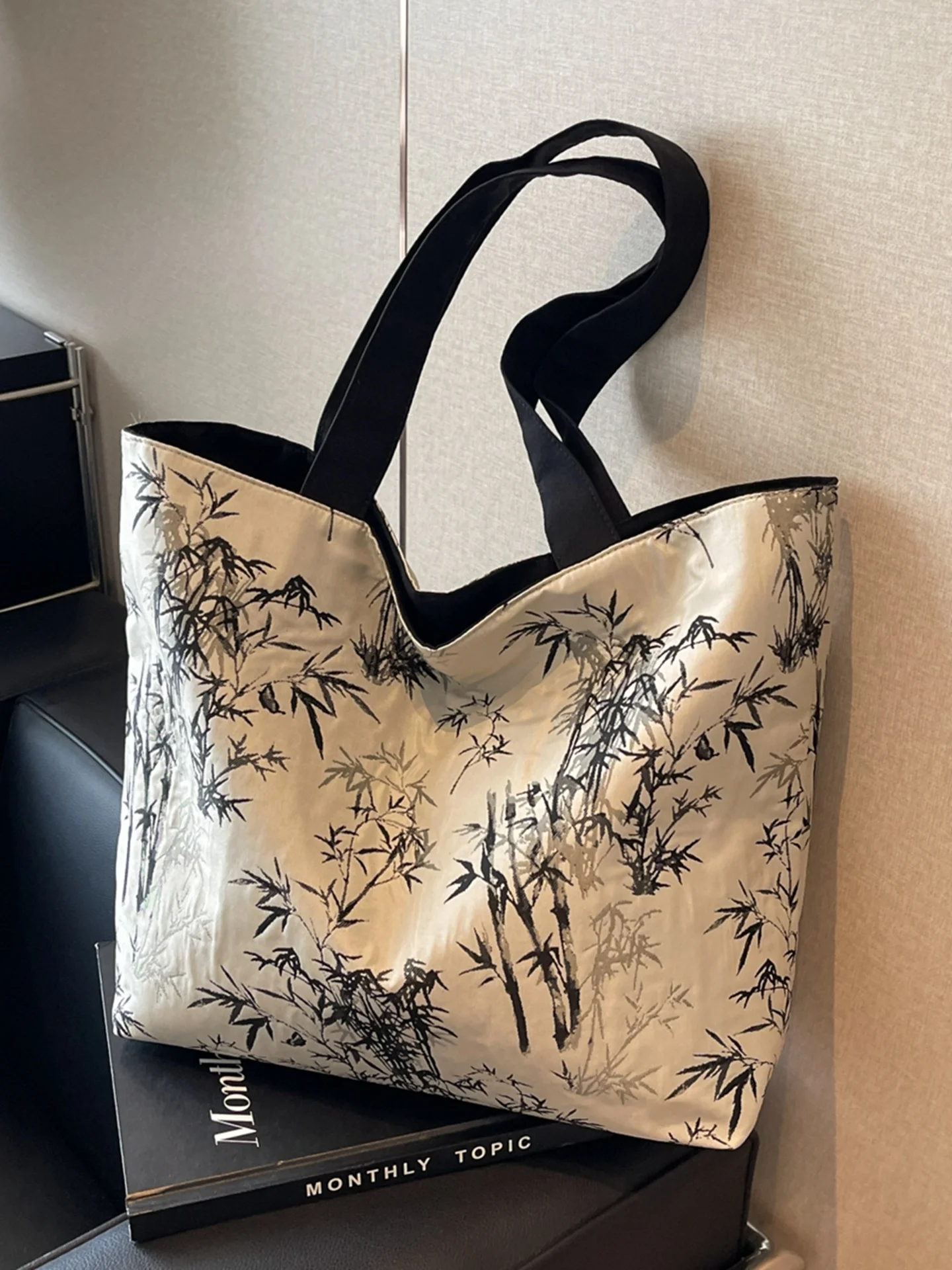 Новая китайская холщовая сумка-тоут с вышивкой, женская летняя сумка 202, повседневная большая сумка на одно плечо Capaci
Новая китайская холщовая сумка-тоут с вышивкой, женская летняя сумка 202, повседневная большая сумка на одно плечо Capaci