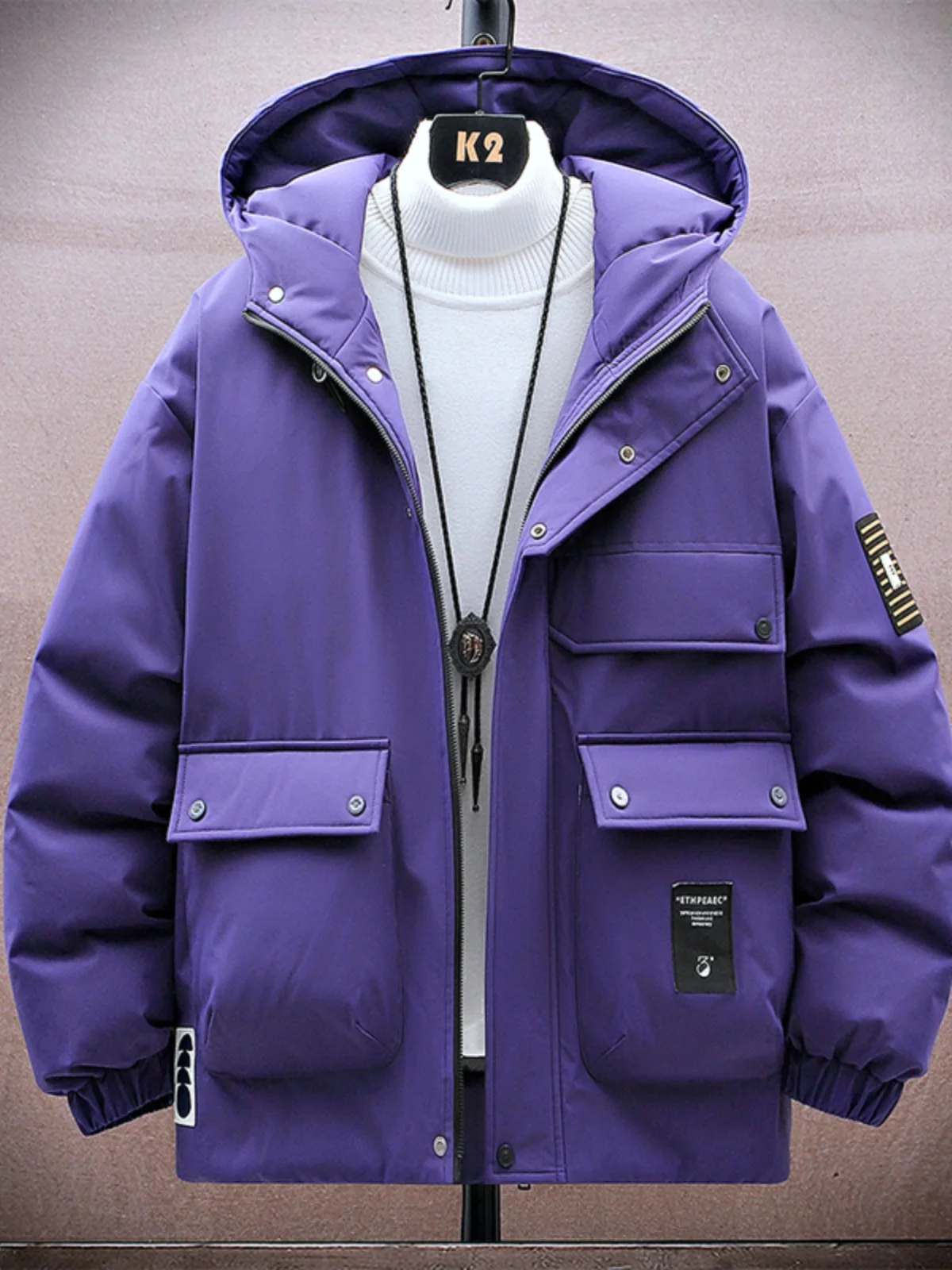 Мужская зимняя утепленная куртка-пуховик с капюшоном, молодежная модная теплая куртка с защитой от холода, новинка 2024 года
Мужская зимняя утепленная куртка-пуховик с капюшоном, молодежная модная теплая куртка с защитой от холода, новинка 2024 года