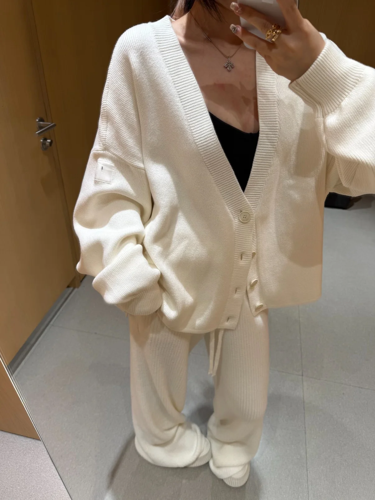 Rizzma V-Neck Knitted Open Cardigan Long Sleeve Loose Women's Autumn Winter Cotton Sweatshirt Outerwear Casual Versatile Lazy...
Rizzma V-Neck Knitted Open Cardigan Long Sleeve Loose Women's Autumn Winter Cotton Sweatshirt Outerwear Casual Versatile Lazy...