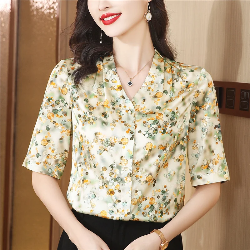 Summer short sleeve blouse for women, new fashion Mulberry top for middle-aged moms
Summer short sleeve blouse for women, new fashion Mulberry top for middle-aged moms