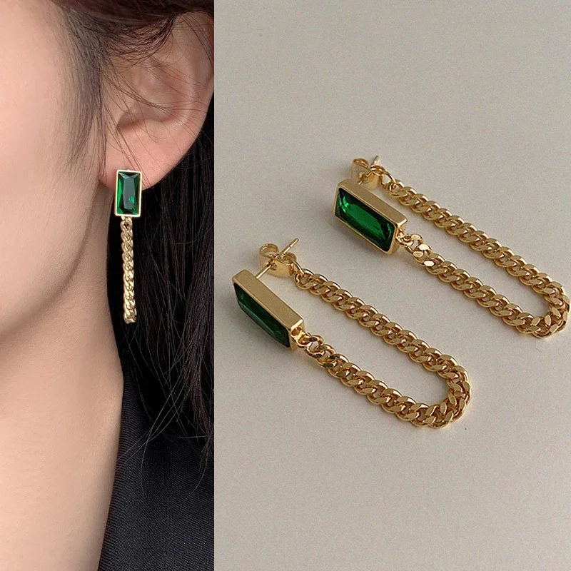 Green Color Rhinestone Drop Earrings for Women Gold Tassel Chain Vintage Square Crystal Long Party Earrings
Green Color Rhinestone Drop Earrings for Women Gold Tassel Chain Vintage Square Crystal Long Party Earrings