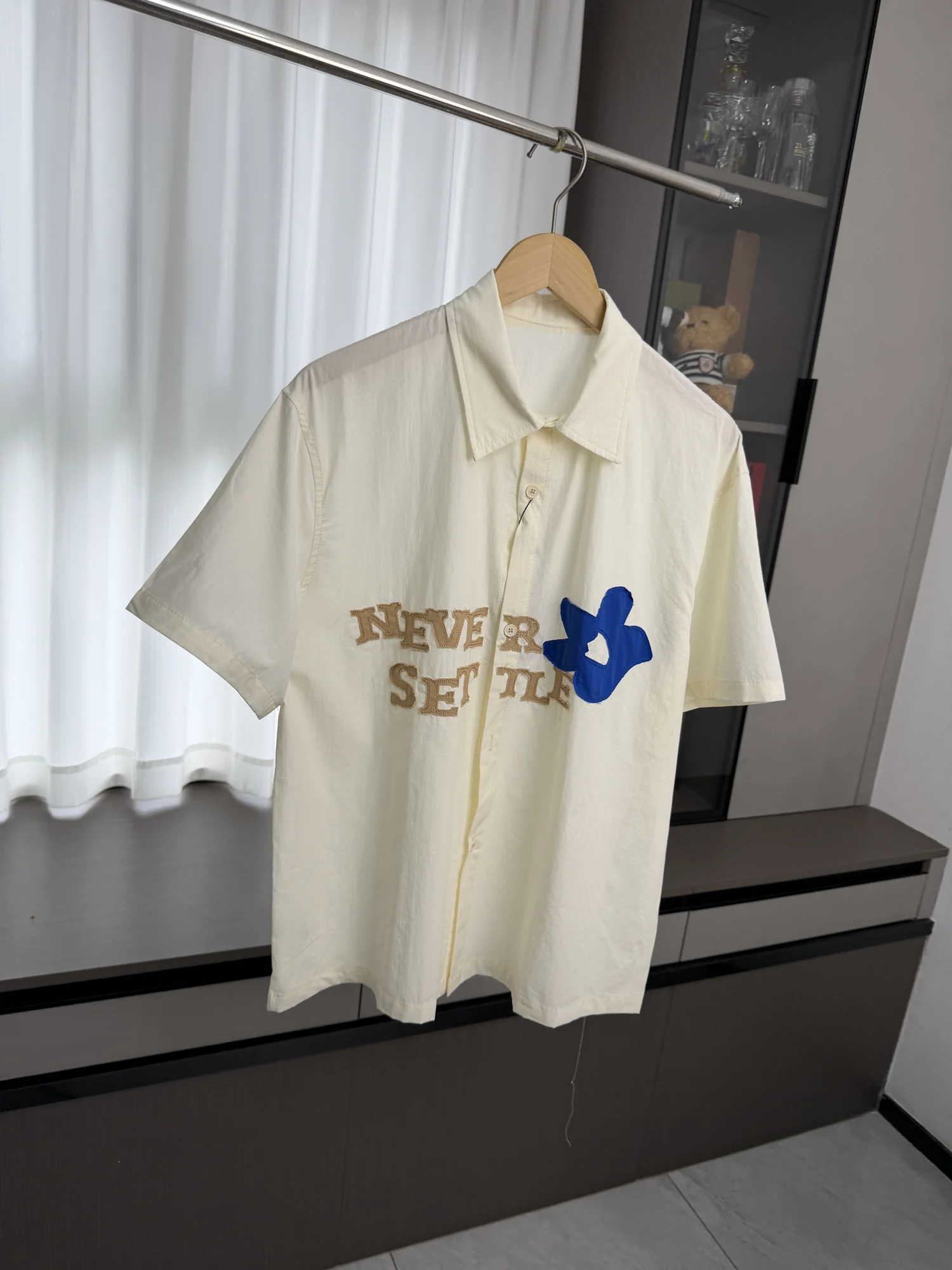 Loose Men's Cotton Short Sleeve Shirt Casual Style Decorative Patch Summer Fashion Button up Casual Shirt Male Model H
Loose Men's Cotton Short Sleeve Shirt Casual Style Decorative Patch Summer Fashion Button up Casual Shirt Male Model H
